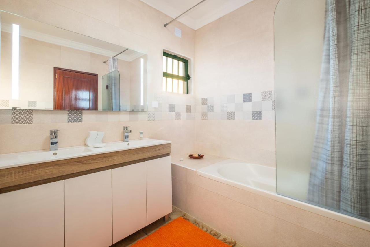 Villa Sequeira - Private Pool - Free Wifi - By Bedzy Albufeira Dış mekan fotoğraf